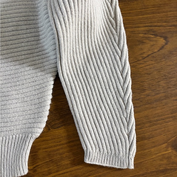 Express Light Gray Ribbed Knit Top - Picture 4 of 6